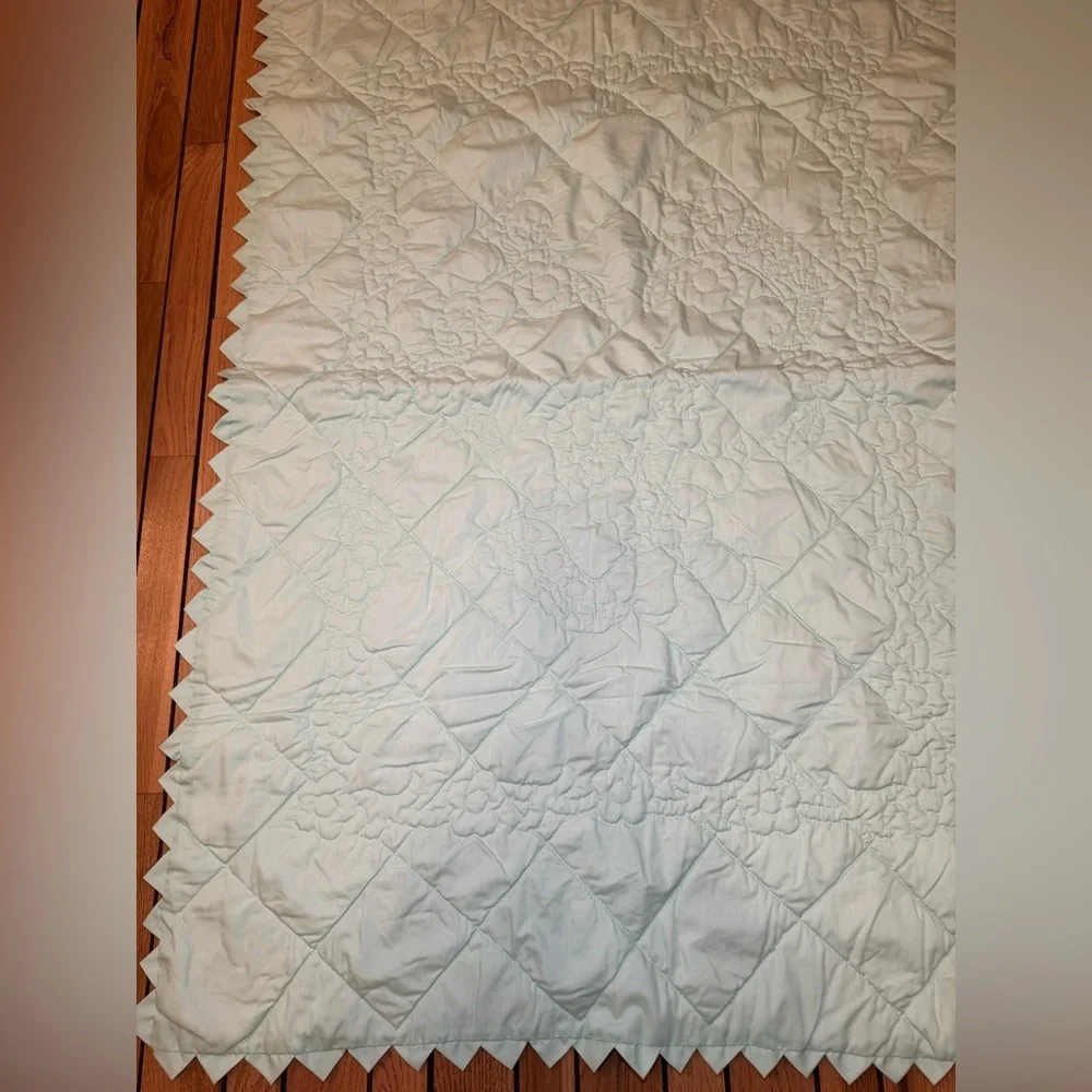 Child/Baby Charming White and Green Embroidered Quilt